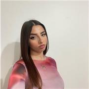 Étudiante donnant des cours particuliers de soutient scolaire